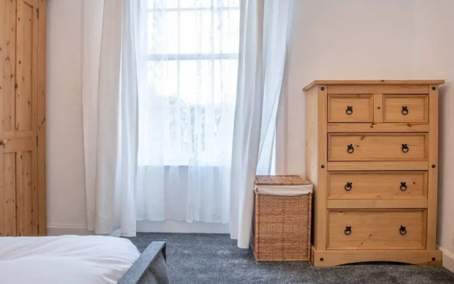 2 Bedroom Property Near Old Town