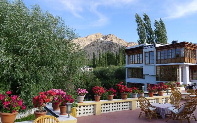Omasila Hotel