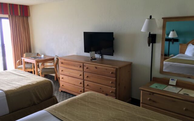 Tropical Winds Oceanfront Hotel
