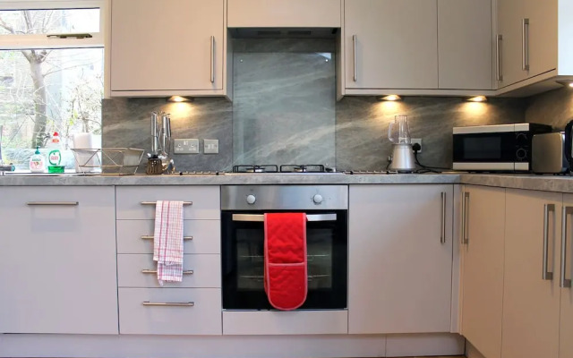 Silver Lining - Gilmore Place Apartment