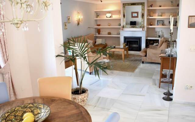 Apartment in Beautiful Villa With Communal Swimming Pool