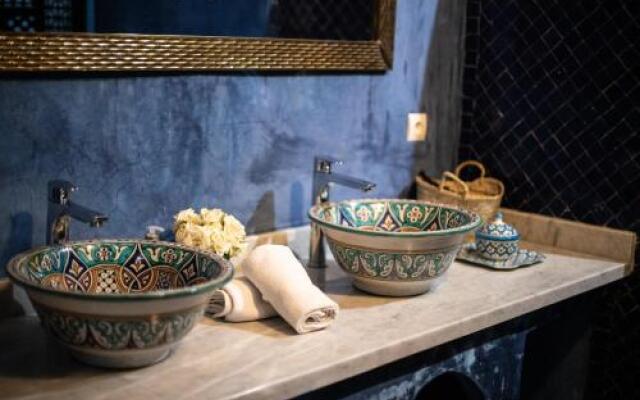 Riad Mur Akush