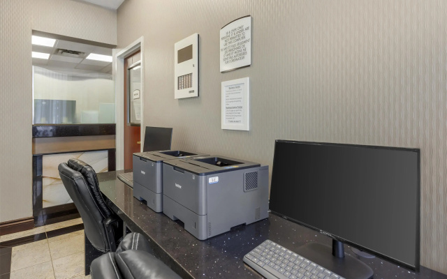 Best Western Plus Travel Hotel Toronto Airport