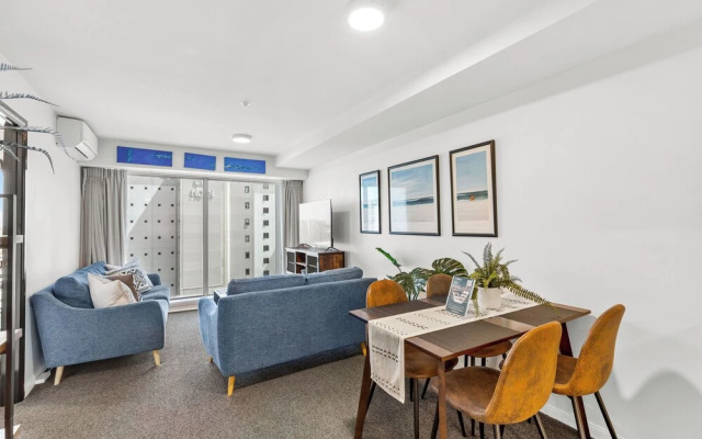 2Br Apt With Balcony & Parking In Prime Spo