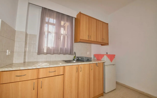 Ira Apartments