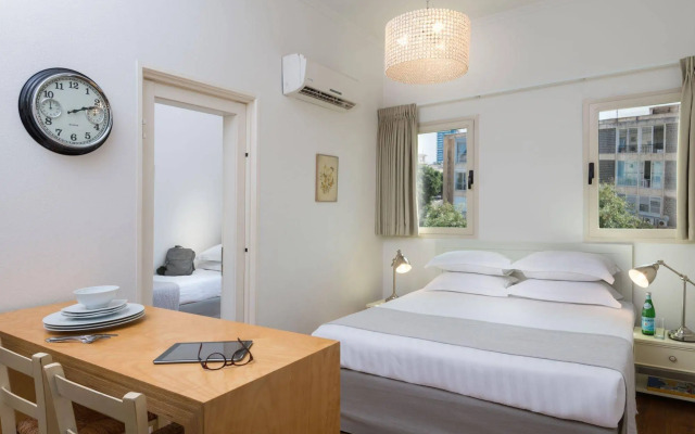 Dizengoff Suites Hotel
