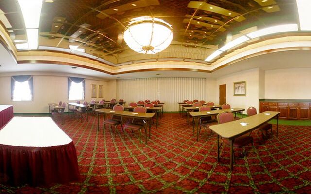 Days Inn & Suites Hickory