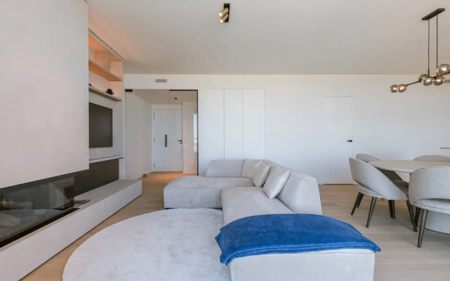 Huswell - Minimalist Coastal Luxury Panoramic View