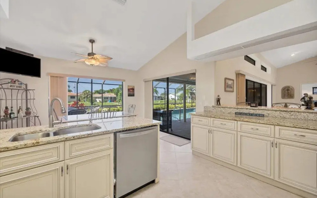 1140 la Palma Court