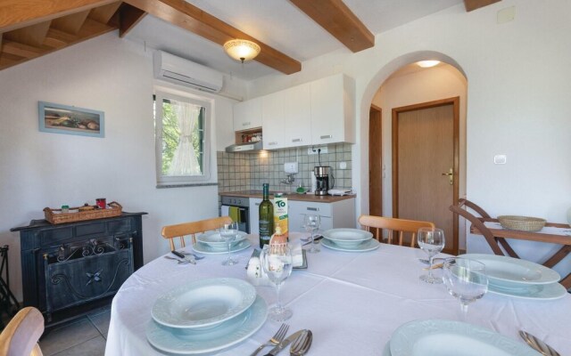 Stunning Home in Ostrobradic With Wifi and 2 Bedrooms