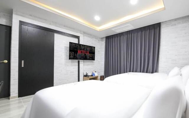 City Hotel