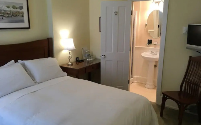 Tawsty Flower - Haines Suites