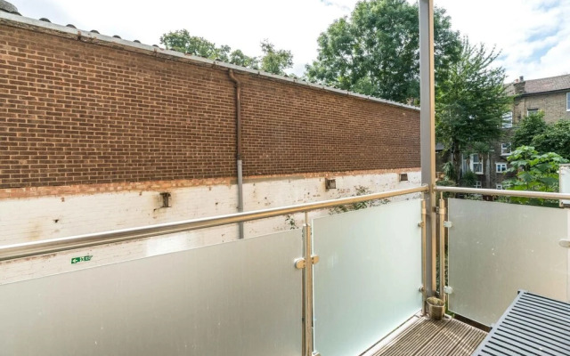 Contemporary 2BD Flat With Balcony - Hackney Downs