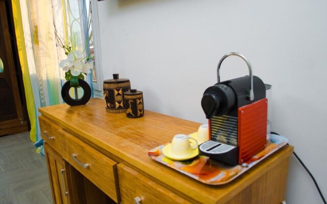 Room in Villa - Comfortable and Welcoming Suite With Terrace Overlooking the Lake