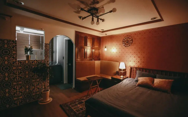 Antique House