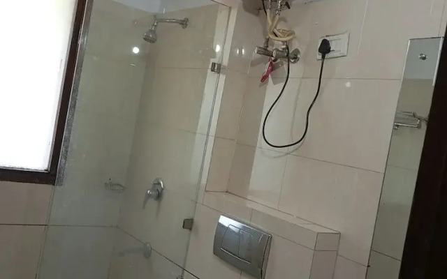Hotel Royal India - DLF Phase 2