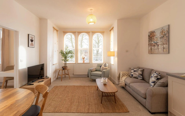 Crescent House Apartments