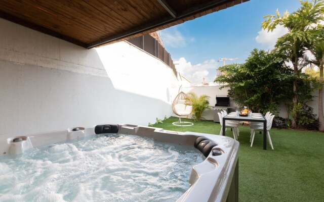 Huge Pampering Villa 5 BR with Jacuzzi