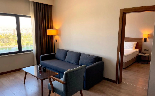 Turkmen Riverside Hotel