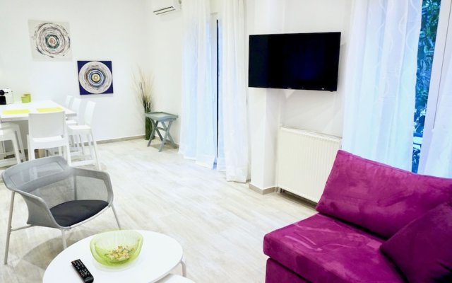 Spacious Modern Apt in Athens near Metro