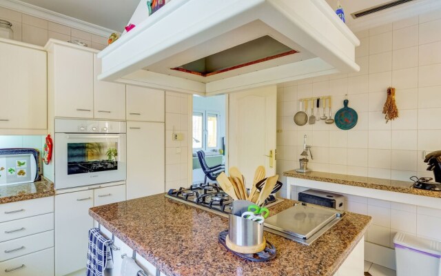 Beautiful Villa in Pedreguer With Swimming Pool