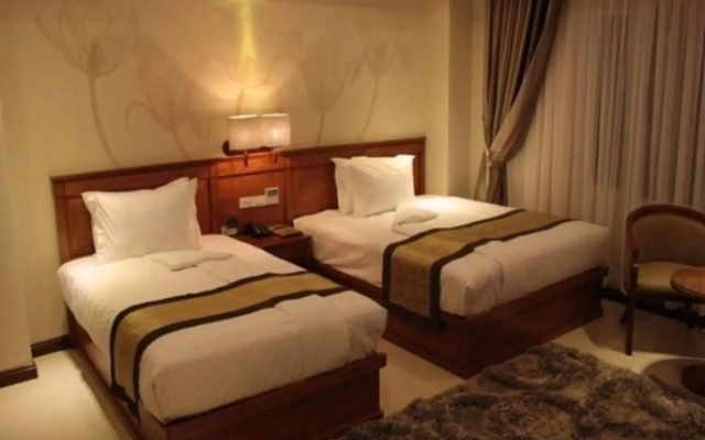 Au Lac Charner Hotel