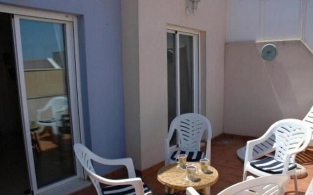 One-bedroom flat 200m from the beach