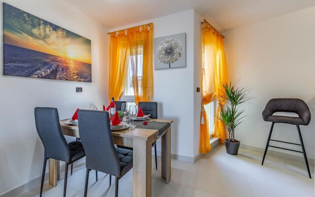 Nice Apartment in Liznjan With 1 Bedrooms and Wifi
