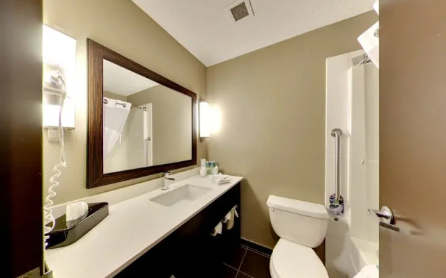 Holiday Inn Express Edmonton-International Airport