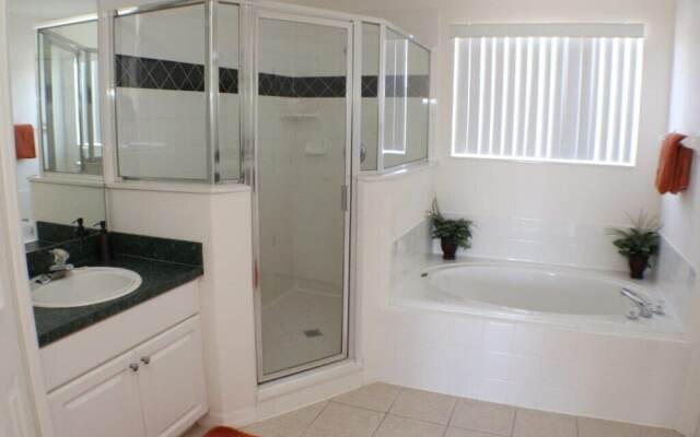 Ta524or 5 Bedroom Home