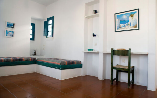 Oia's Sunset Apartments