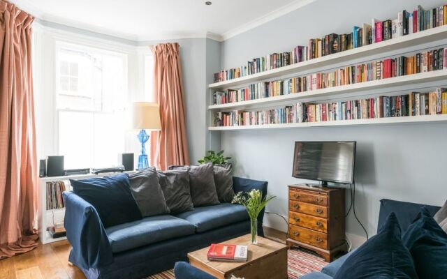 Contemporary 2BR Flat near The Oval