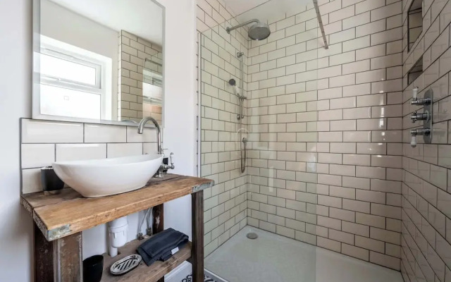 Host Stay Sherrington Road Abode
