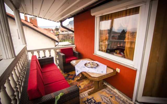 Apartment Red House