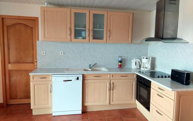 Semi-detached house with sea views, Cléder