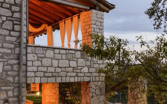 Garden Stone Studio - Secluded Holiday Escape