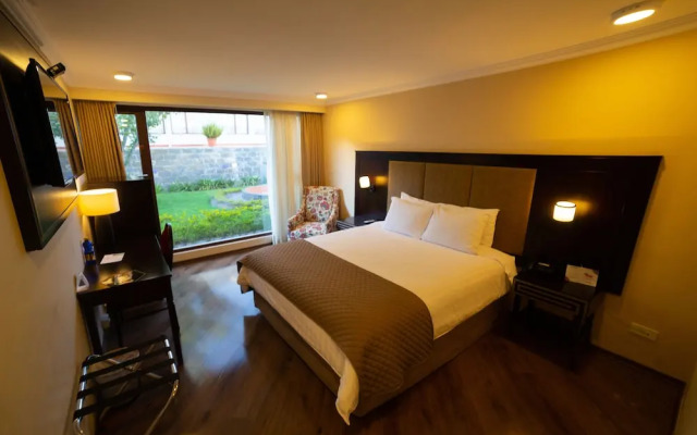 Quindeloma Art Hotel And Gallery