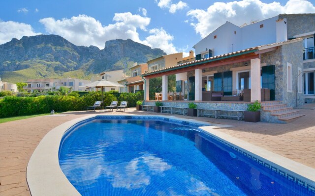 Mallorca Family Sea Front Villa in Betlem