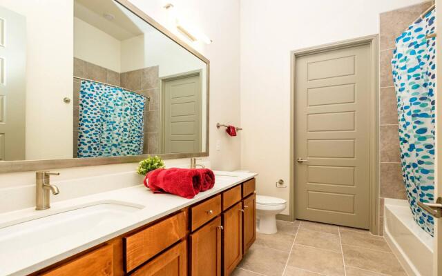 Huge Condo Great Price I Downtown Houston