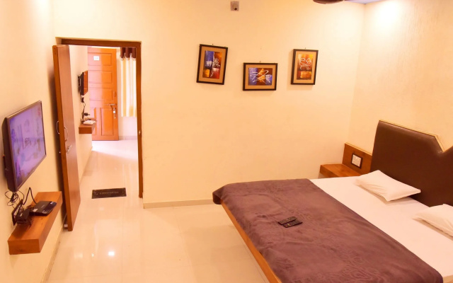Hotel Mamta Palace, 500 meters from nakki lake