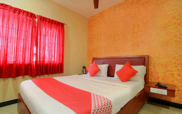 OYO 11585 Hotel Shreenithi