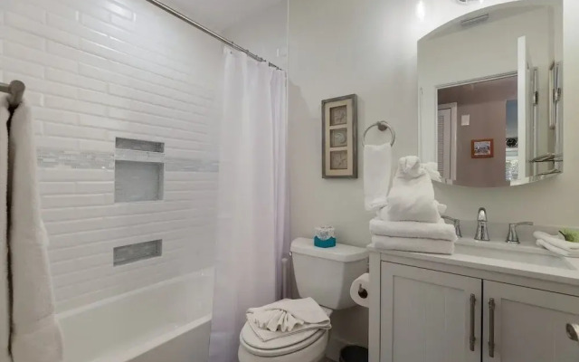 Bayside Bliss 3 Bedroom Home by RedAwning