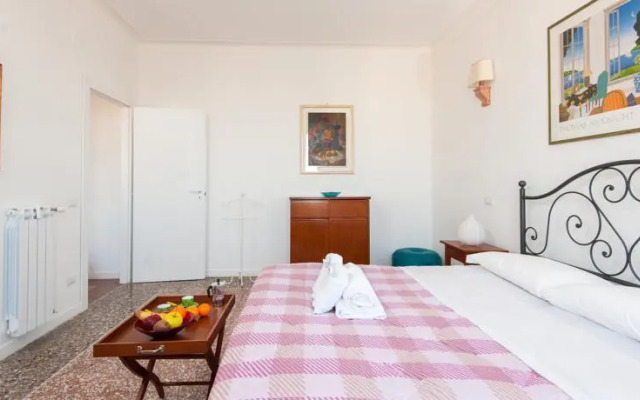 Giambullari Apartment