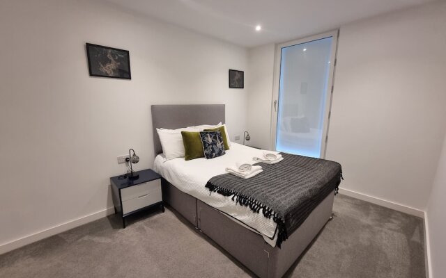 Trafford Suite Modern 1 bed With Cinema Room