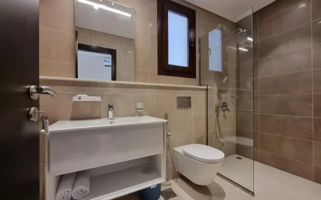 Chic Pool-view Studio With Balcony