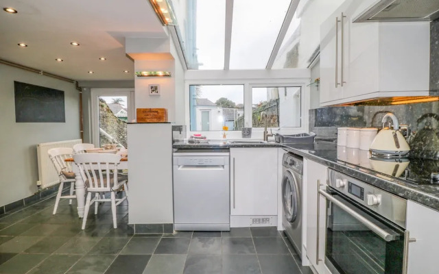 6 Milton Place