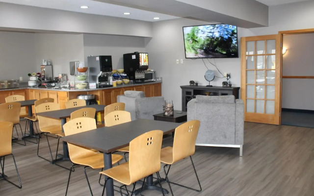 Reston Inn & Suites