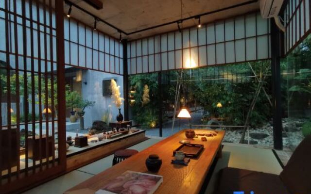 Wonderland Inn, Sanya