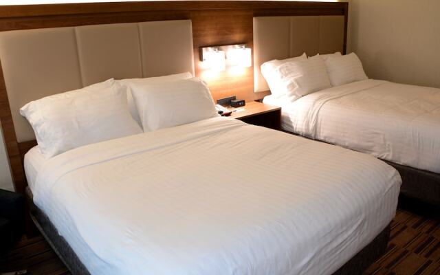 Holiday Inn Express & Suites Pittsburgh - Monroeville, an IHG Hotel