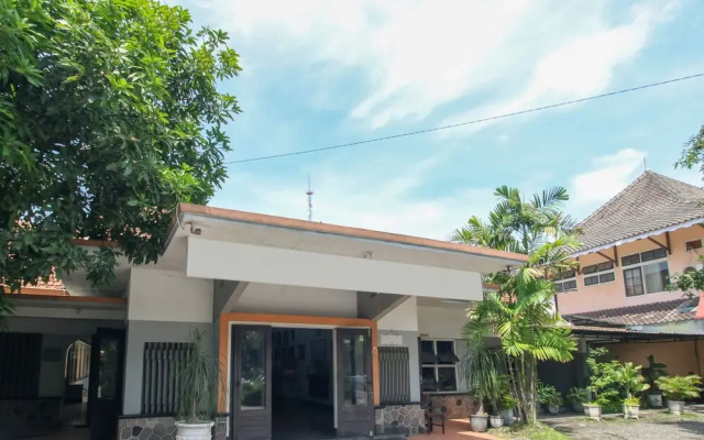 Airy Stasiun Balapan Monginsidi 106 Solo